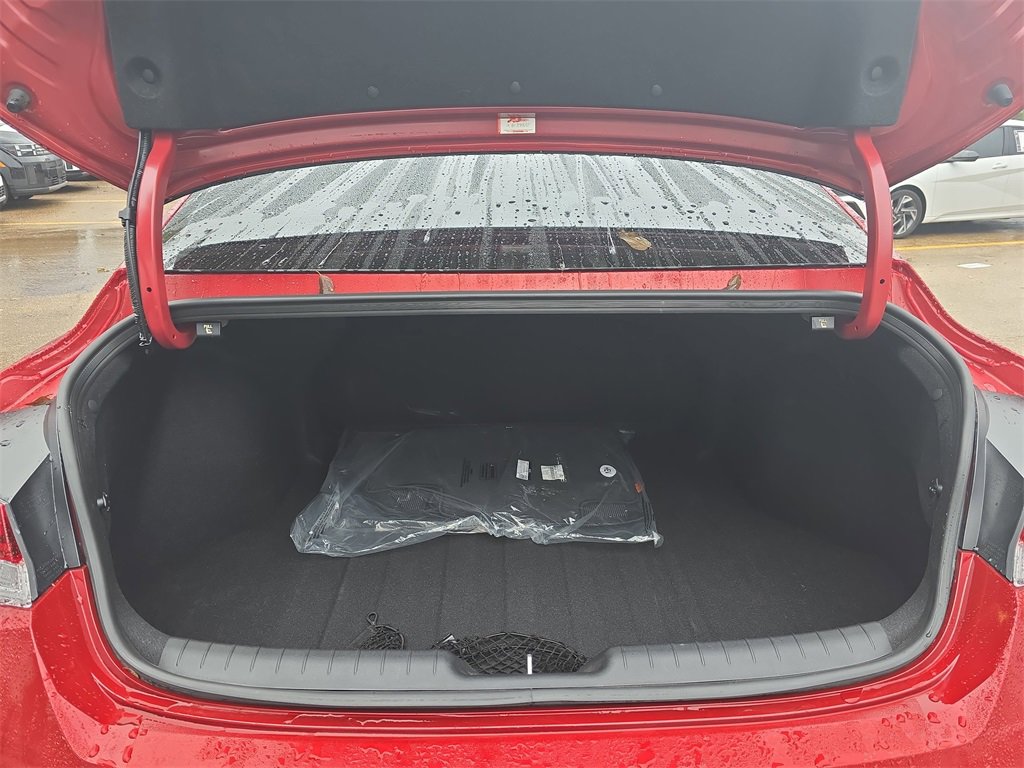 Used 2025 Hyundai Elantra SEL image 12