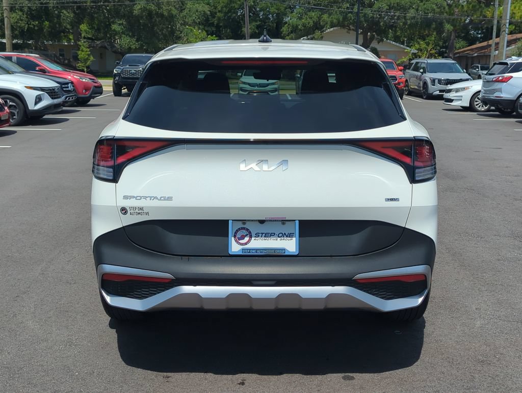 Used 2025 Kia Sportage LX FWD image 6