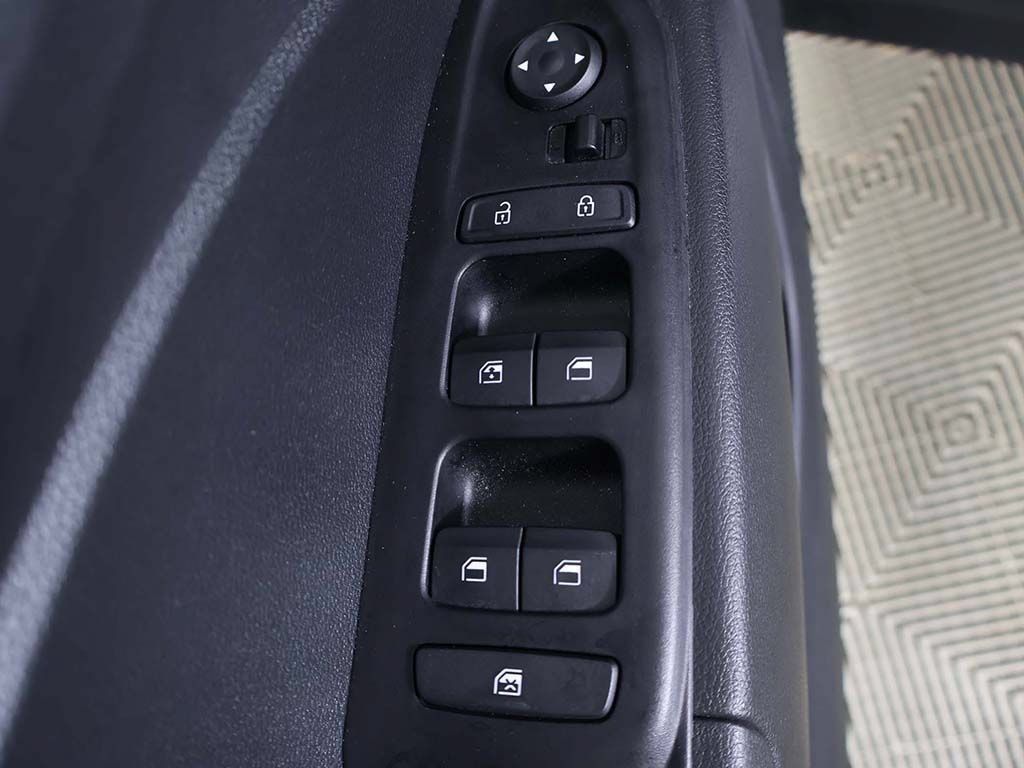 Certified 2024 Hyundai Venue SEL FWD image 33
