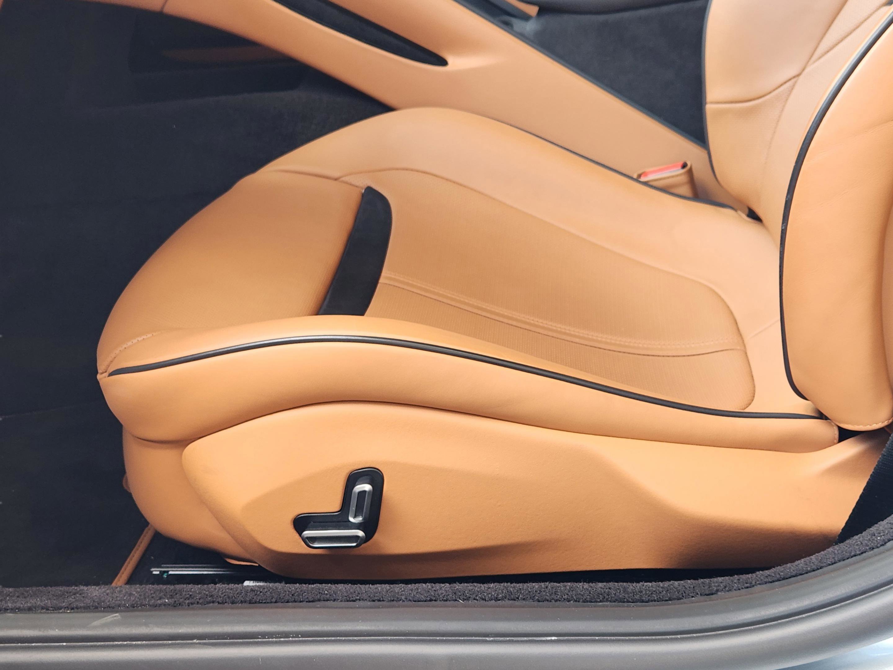 Used 2022 Ferrari Roma image 25