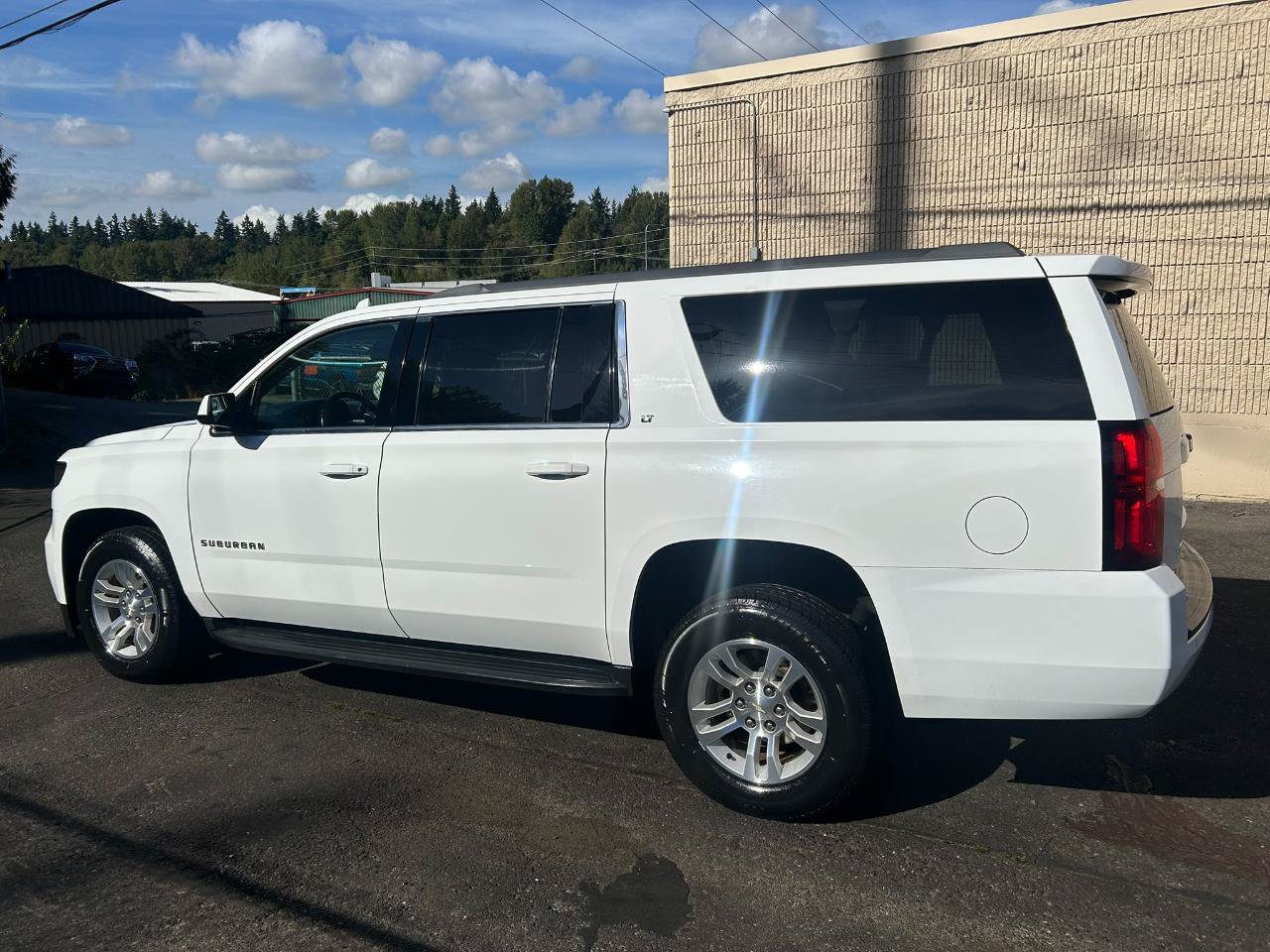 Used 2017 Chevrolet Suburban LT AWD/4WD image 7