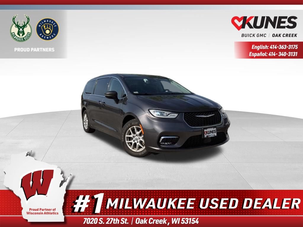 Used 2023 Chrysler Pacifica Touring-L