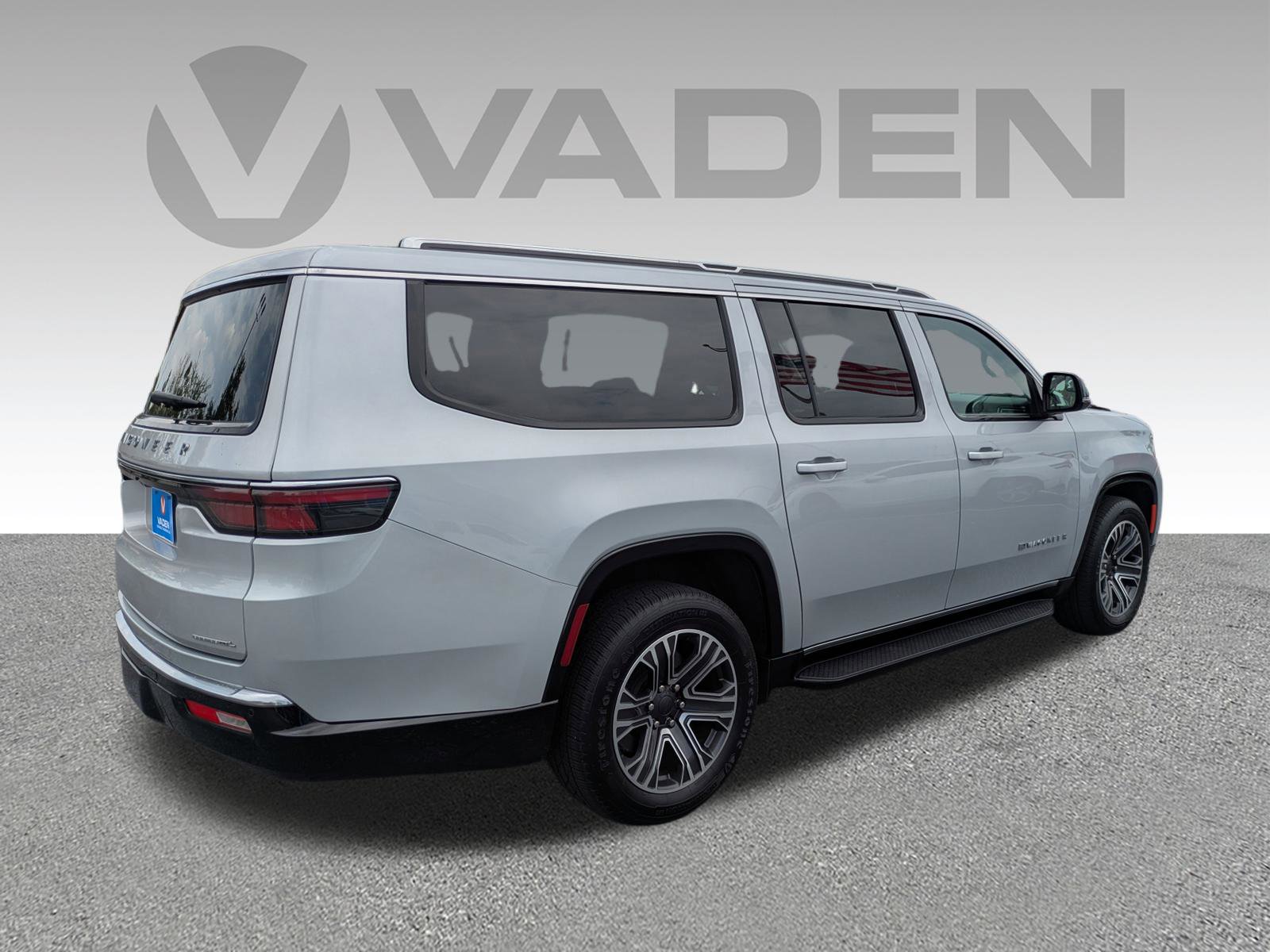 Used 2023 Jeep Wagoneer L Series II RWD image 28