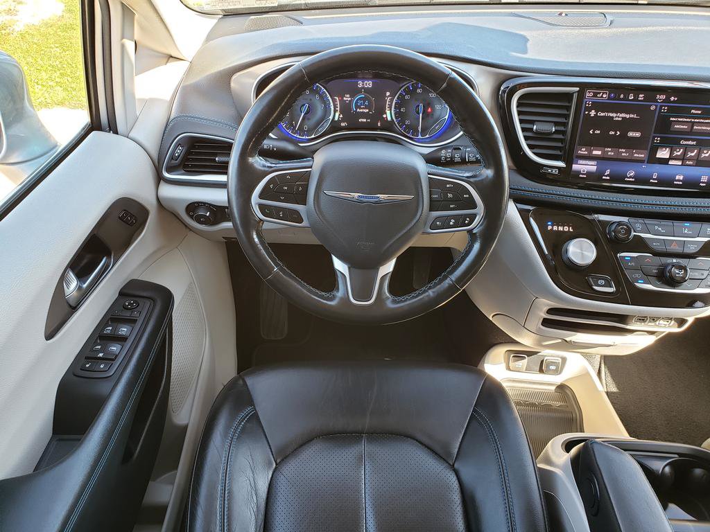 Used 2021 Chrysler Pacifica Touring-L FWD image 16