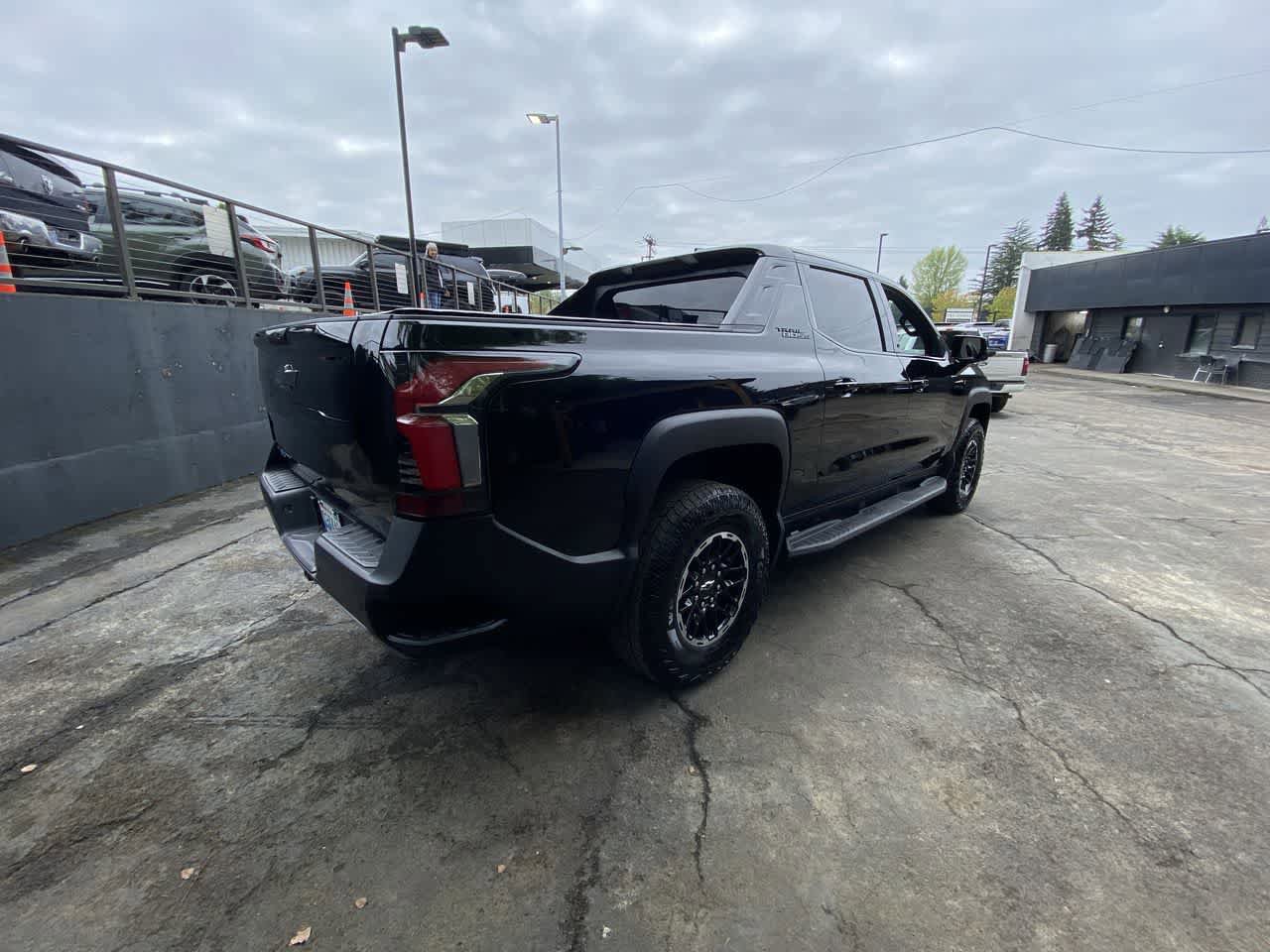 Used 2026 Chevrolet Silverado EV Trail Boss AWD/4WD image 6