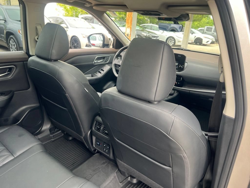Certified 2023 Nissan Rogue Platinum w/ Platinum Premium Package AWD/4WD image 17