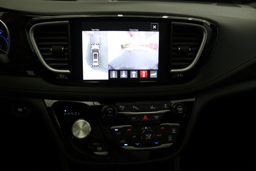 Used 2023 Chrysler Pacifica Pinnacle FWD image 28