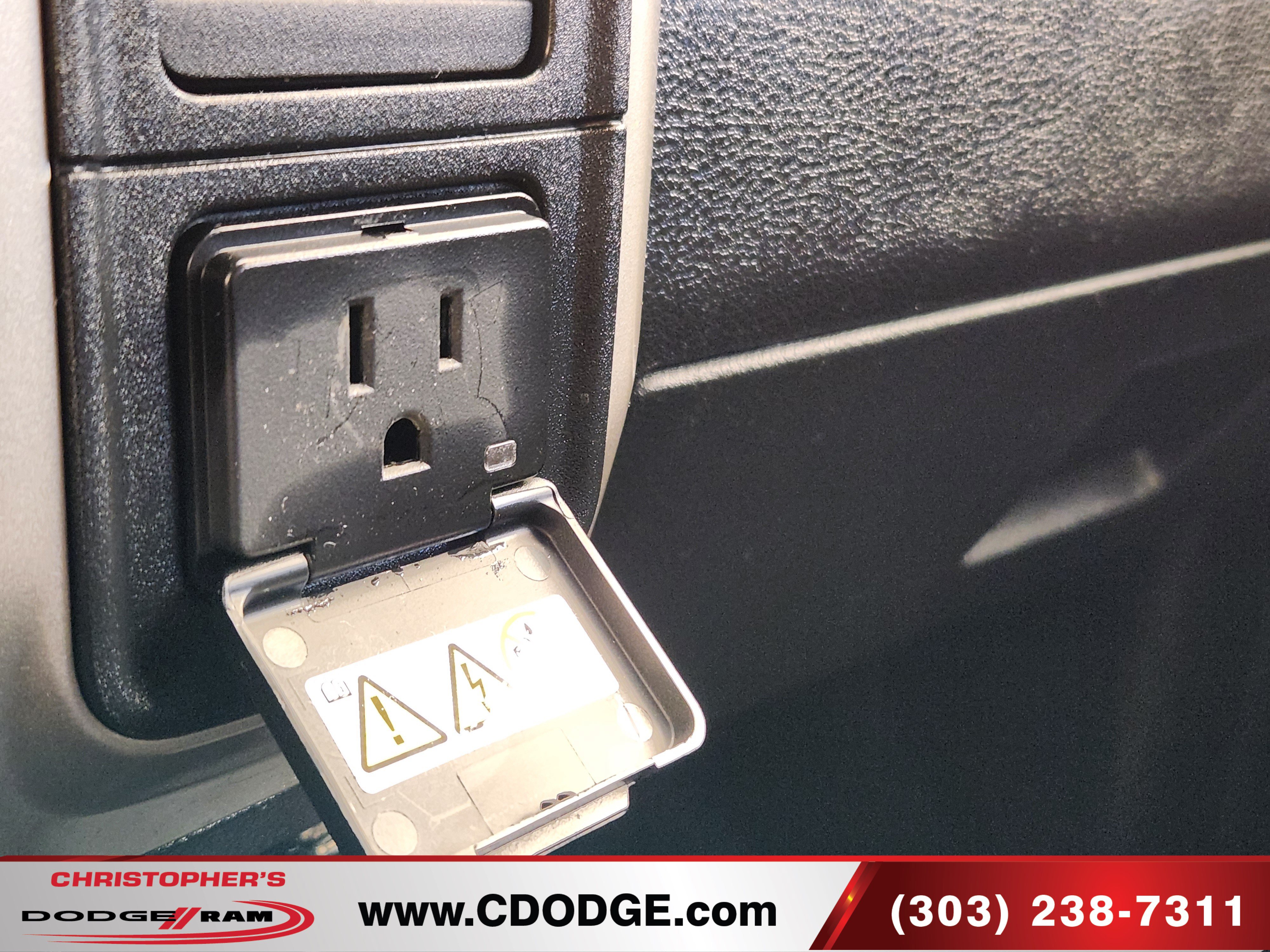 Used 2017 RAM 1500 Laramie w/ Convenience Group AWD/4WD image 28