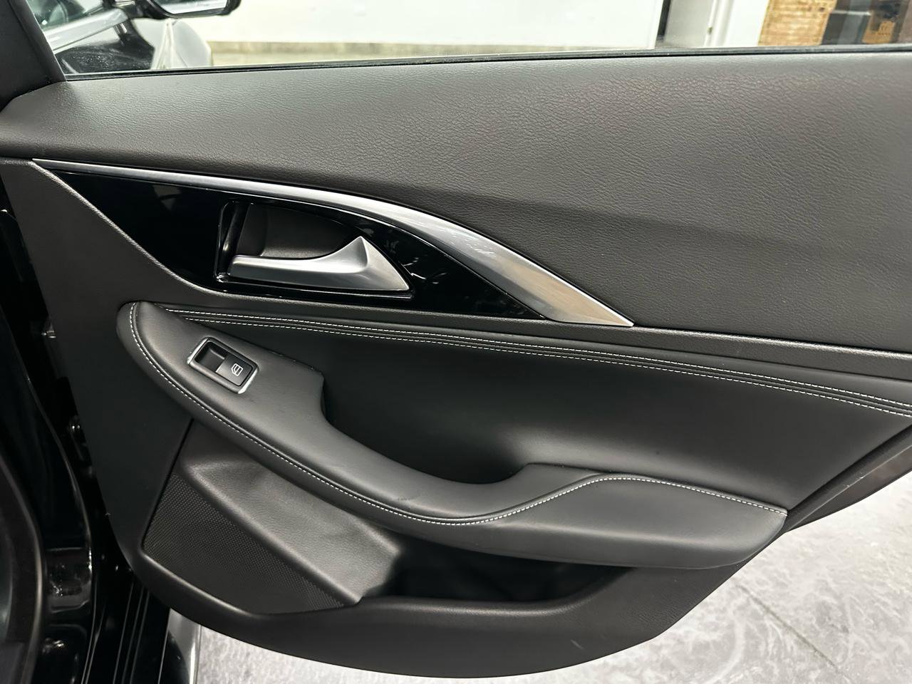 Used 2018 INFINITI QX30 Sport w/ Sport Leather Package image 14