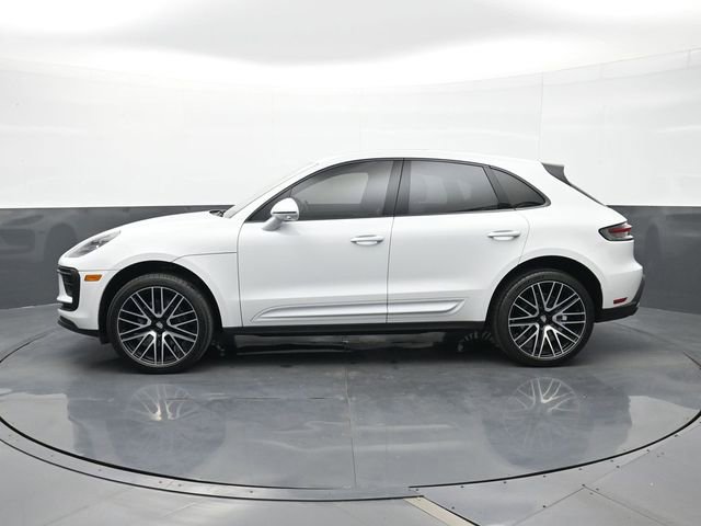Certified 2025 Porsche Macan image 2