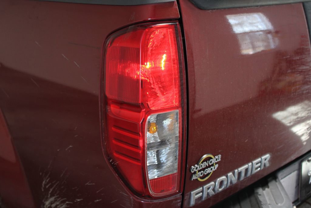 Used 2014 Nissan Frontier SV image 30