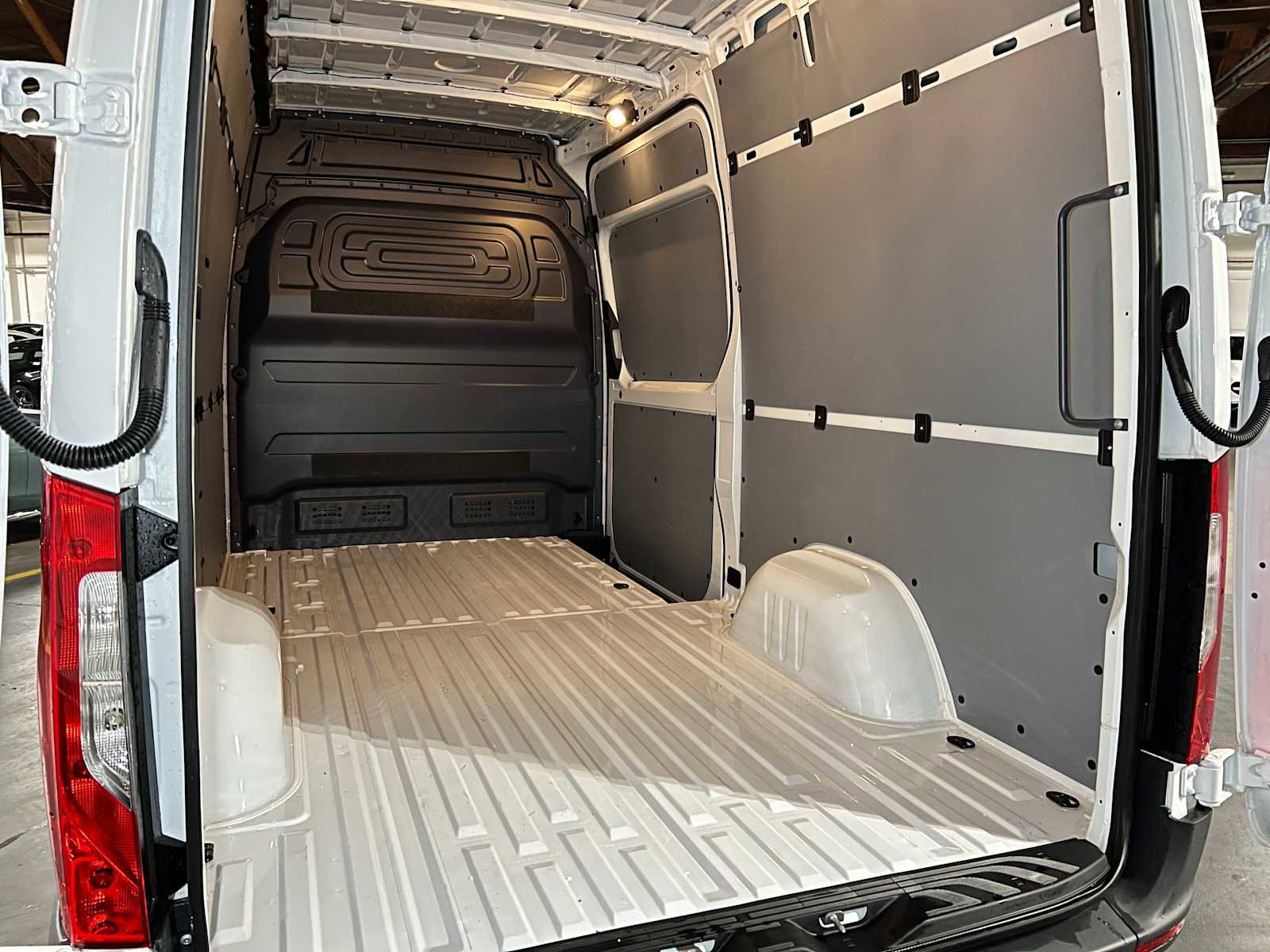 Used 2025 Mercedes-Benz Sprinter 2500 image 18