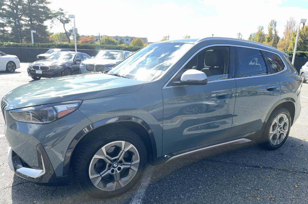 Used 2023 BMW X1 xDrive28i w/ Convenience Package AWD/4WD image 1