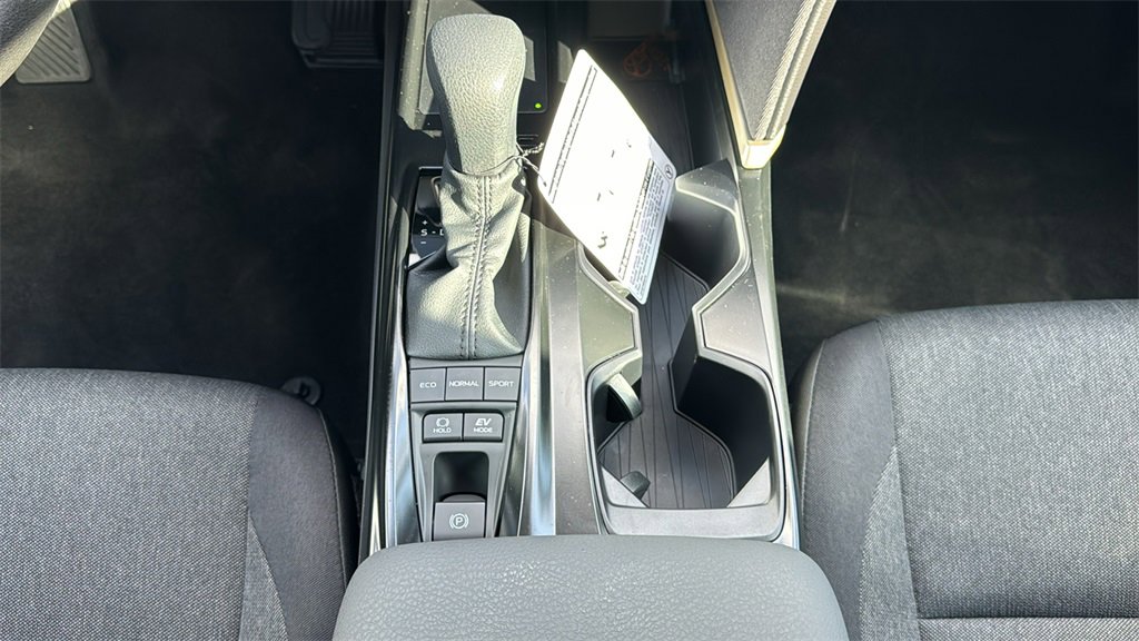 New 2025 Toyota Camry Hybrid image 31