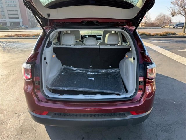 Used 2022 Jeep Compass Latitude w/ Sun and Sound Group image 5