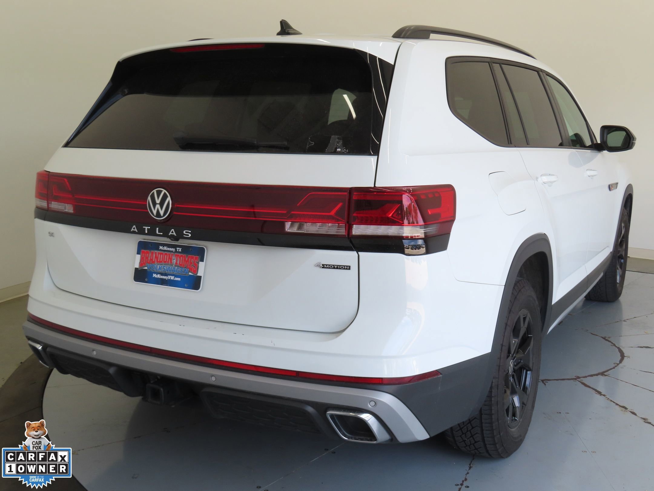 Used 2024 Volkswagen Atlas Peak Edition SE AWD/4WD image 3