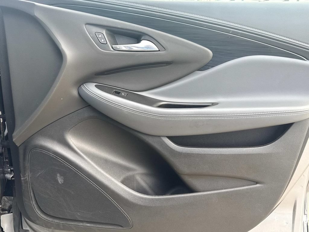 Used 2019 Buick Envision Essence FWD image 19