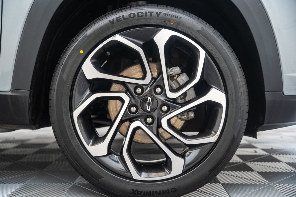 Used 2024 Chevrolet Trax RS w/ Sunroof Package FWD image 17