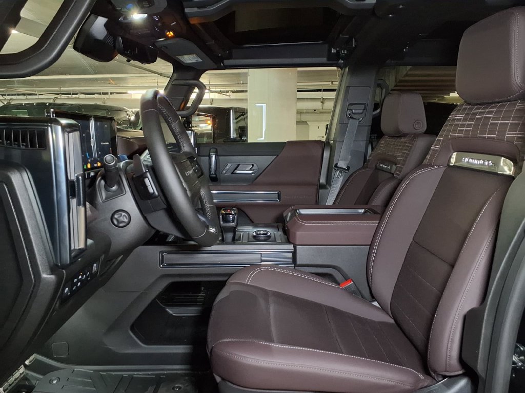 New 2026 GMC Hummer EV 4x4 Crew Cab w/ LPO, Illumination Package image 15