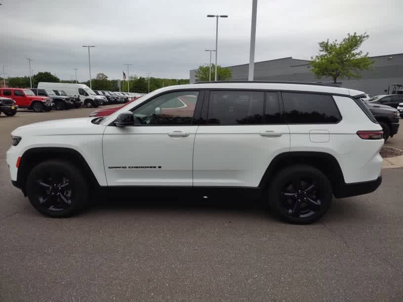 Used 2025 Jeep Grand Cherokee L Altitude AWD/4WD image 5