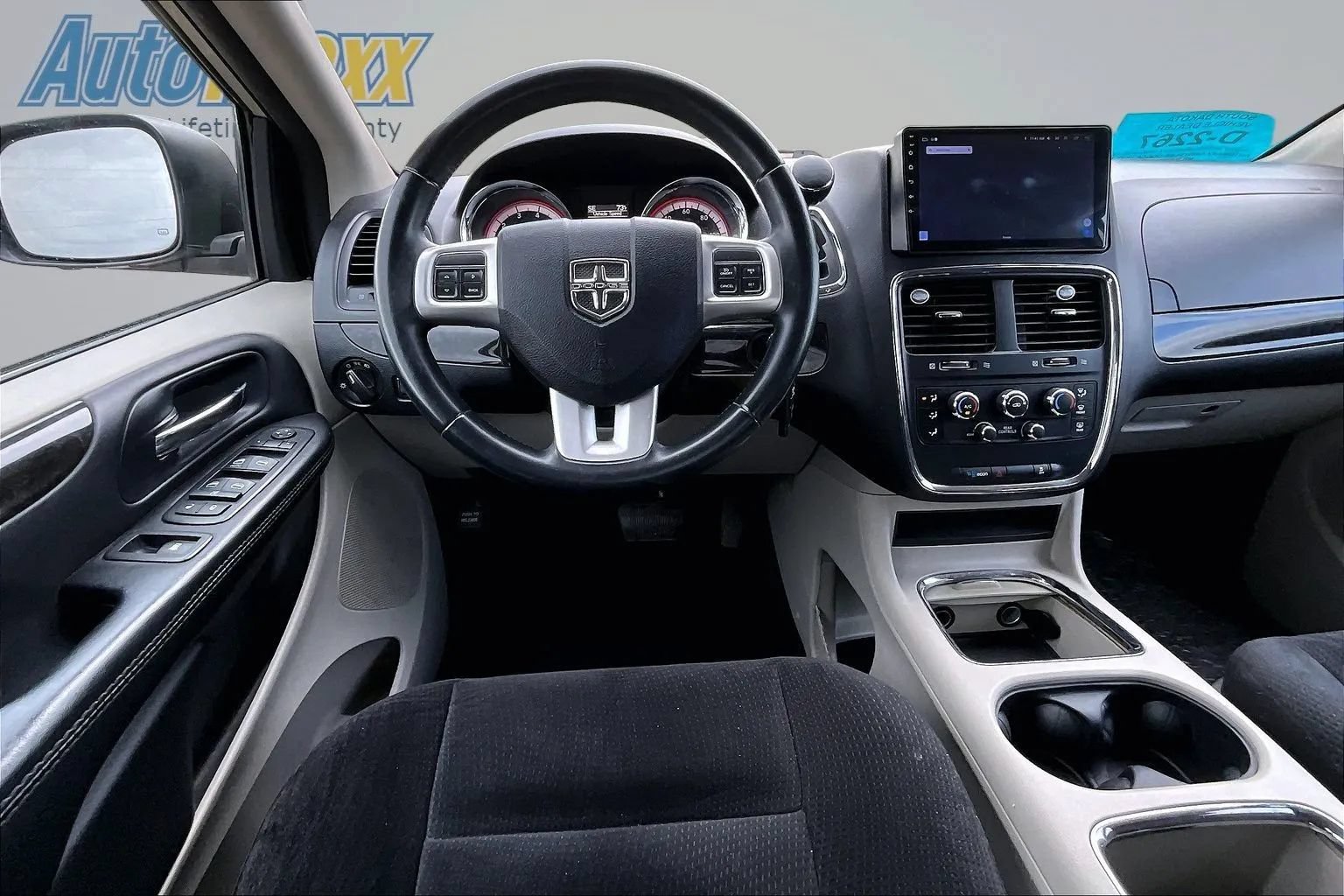 Used 2014 Dodge Grand Caravan SXT w/ Rear Park Assist Package FWD image 8
