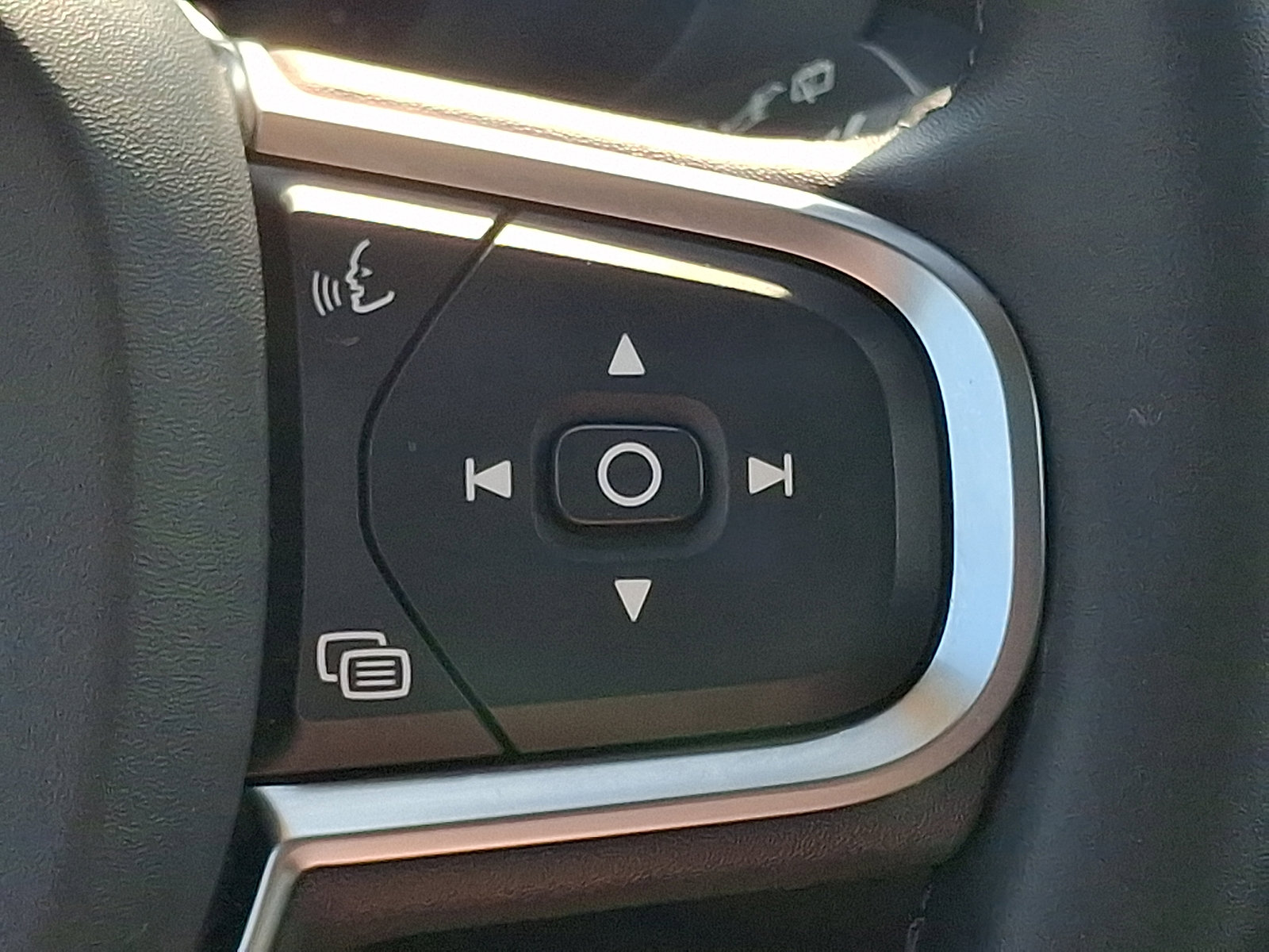 Used 2023 Volvo XC60 B5 Core AWD/4WD image 24