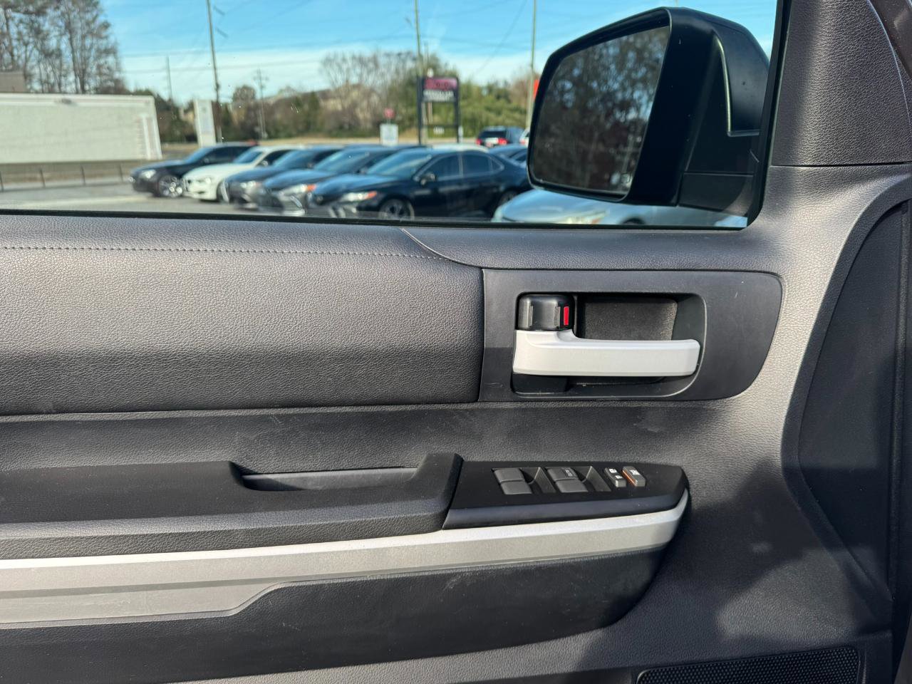 Used 2014 Toyota Tundra SR5 w/ SR5 Upgrade Package RWD image 9
