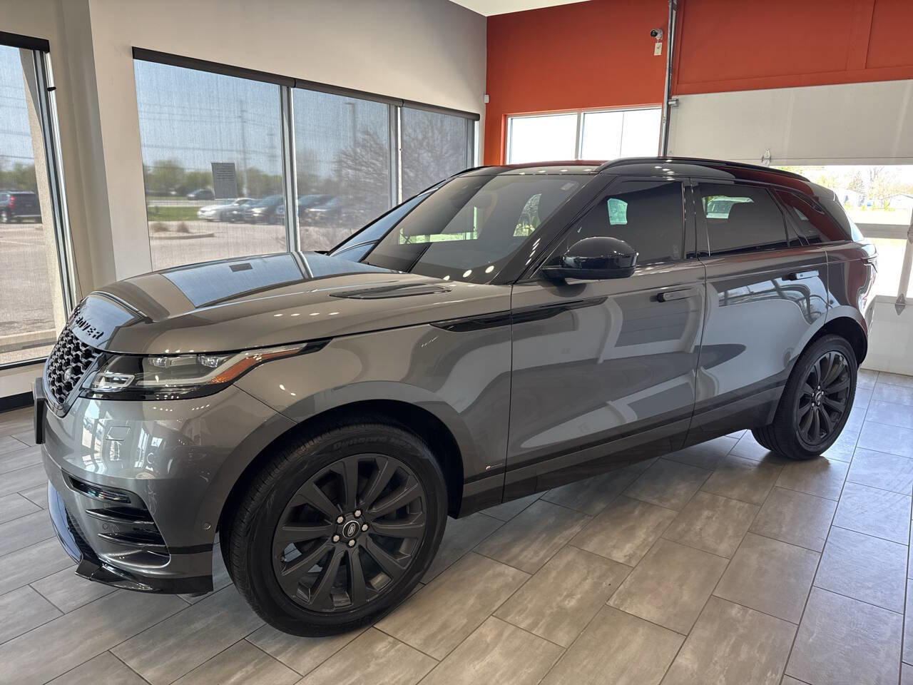 Used 2019 Land Rover Range Rover Velar R-Dynamic SE image 10