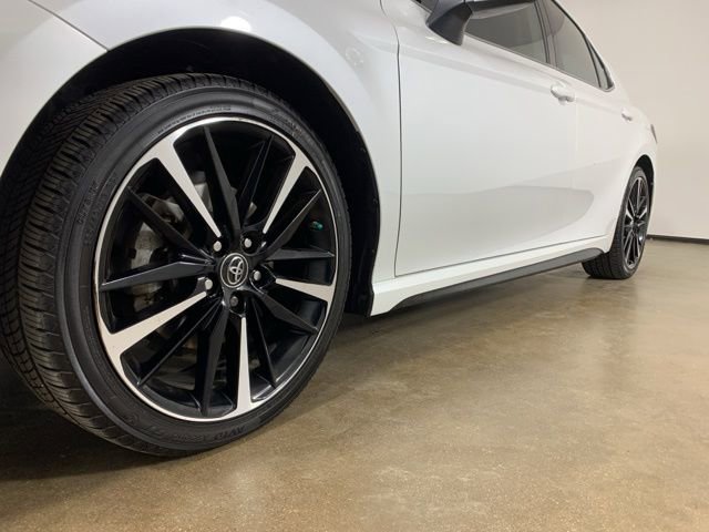 Used 2019 Toyota Camry XSE image 2