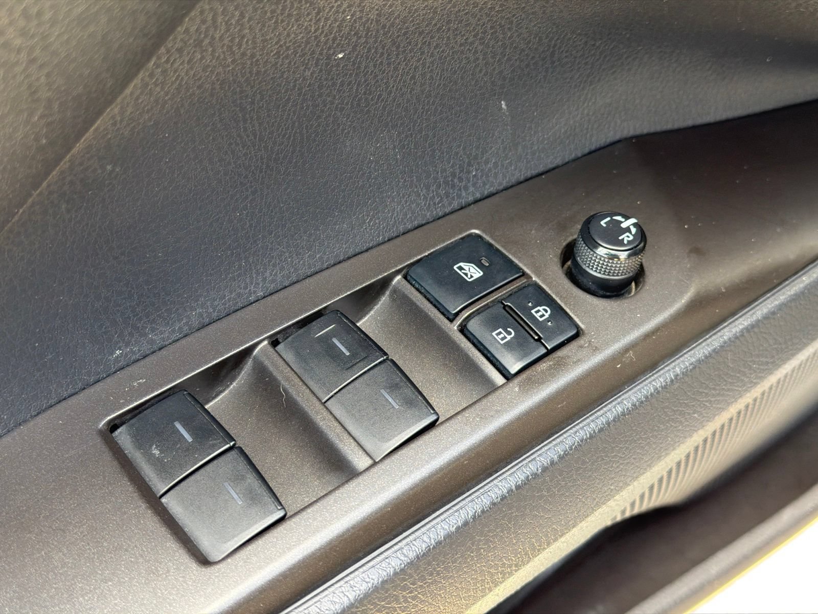 Used 2021 Toyota Camry SE FWD image 15