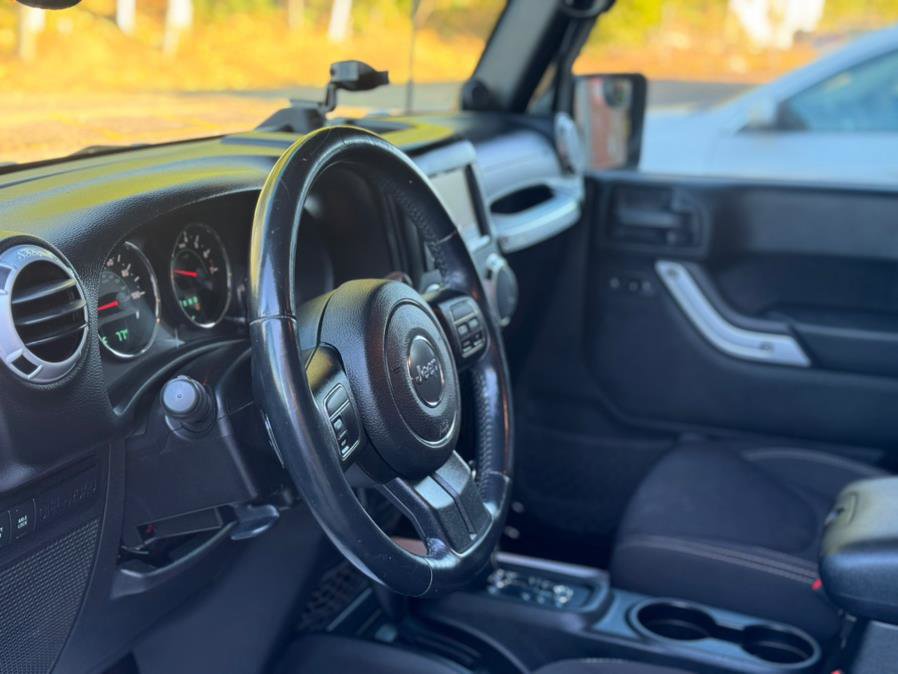 Used 2014 Jeep Wrangler Unlimited Rubicon image 13