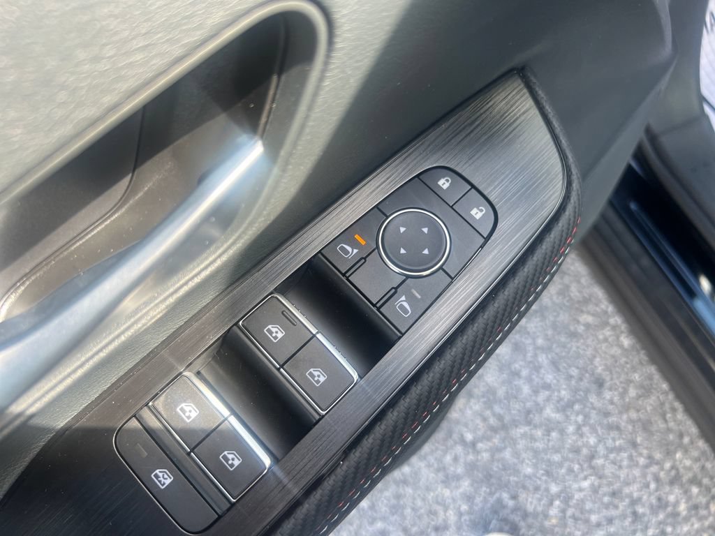 Certified 2025 Nissan Kicks SR AWD/4WD image 13
