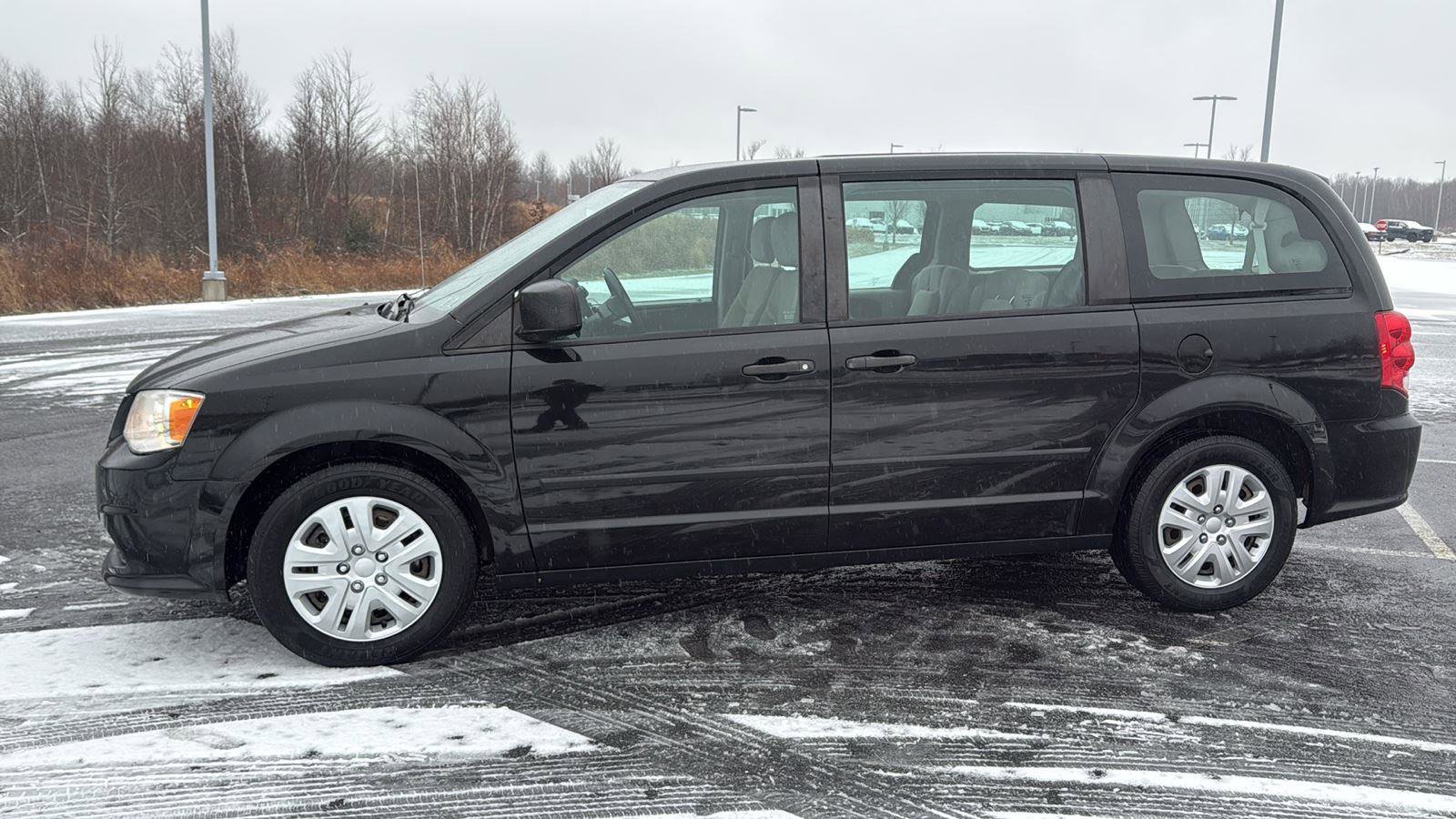 Used 2015 Dodge Grand Caravan American Value Package w/ UConnect Hands-Free Group image 13