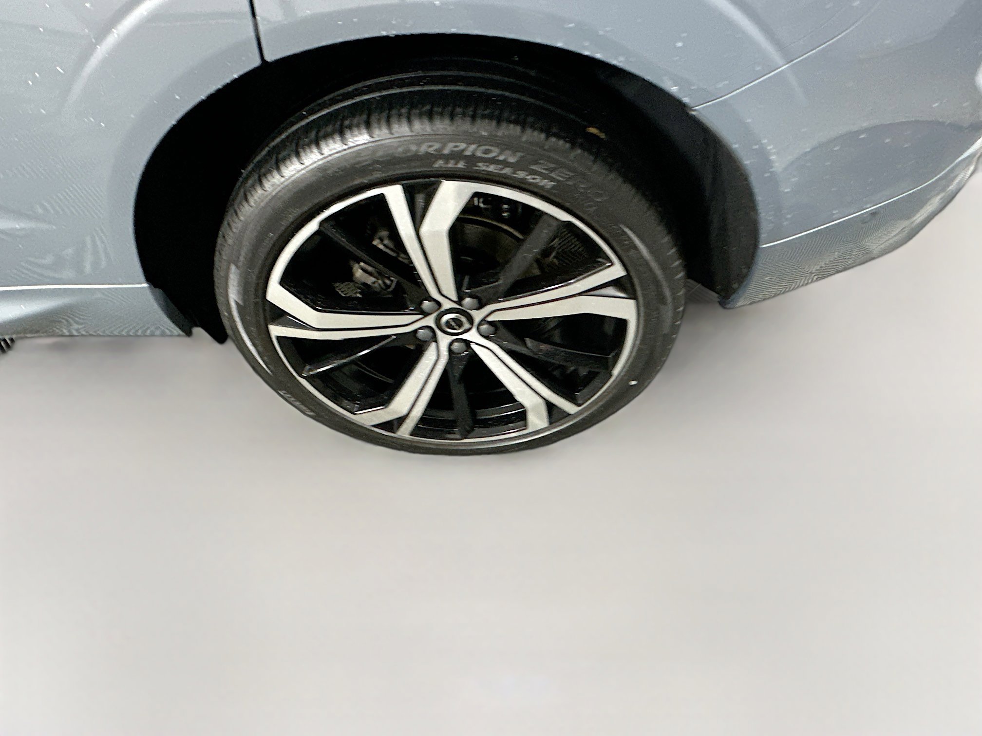 Used 2023 Volvo XC60 B5 Ultimate w/ Protection Package Premier image 11