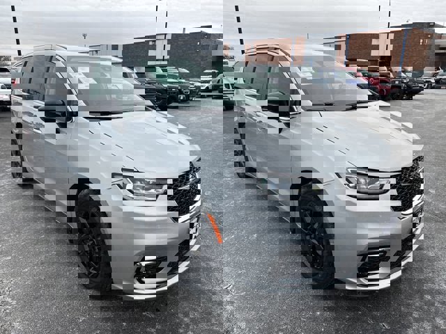 Used 2024 Chrysler Pacifica Touring-L image 3