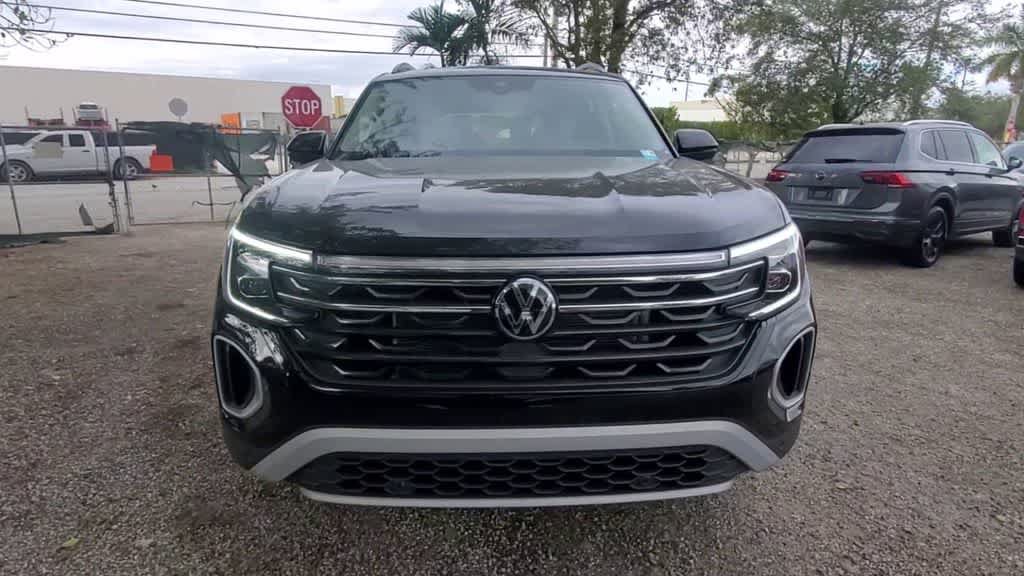 Certified 2024 Volkswagen Atlas Peak Edition SEL AWD/4WD image 3