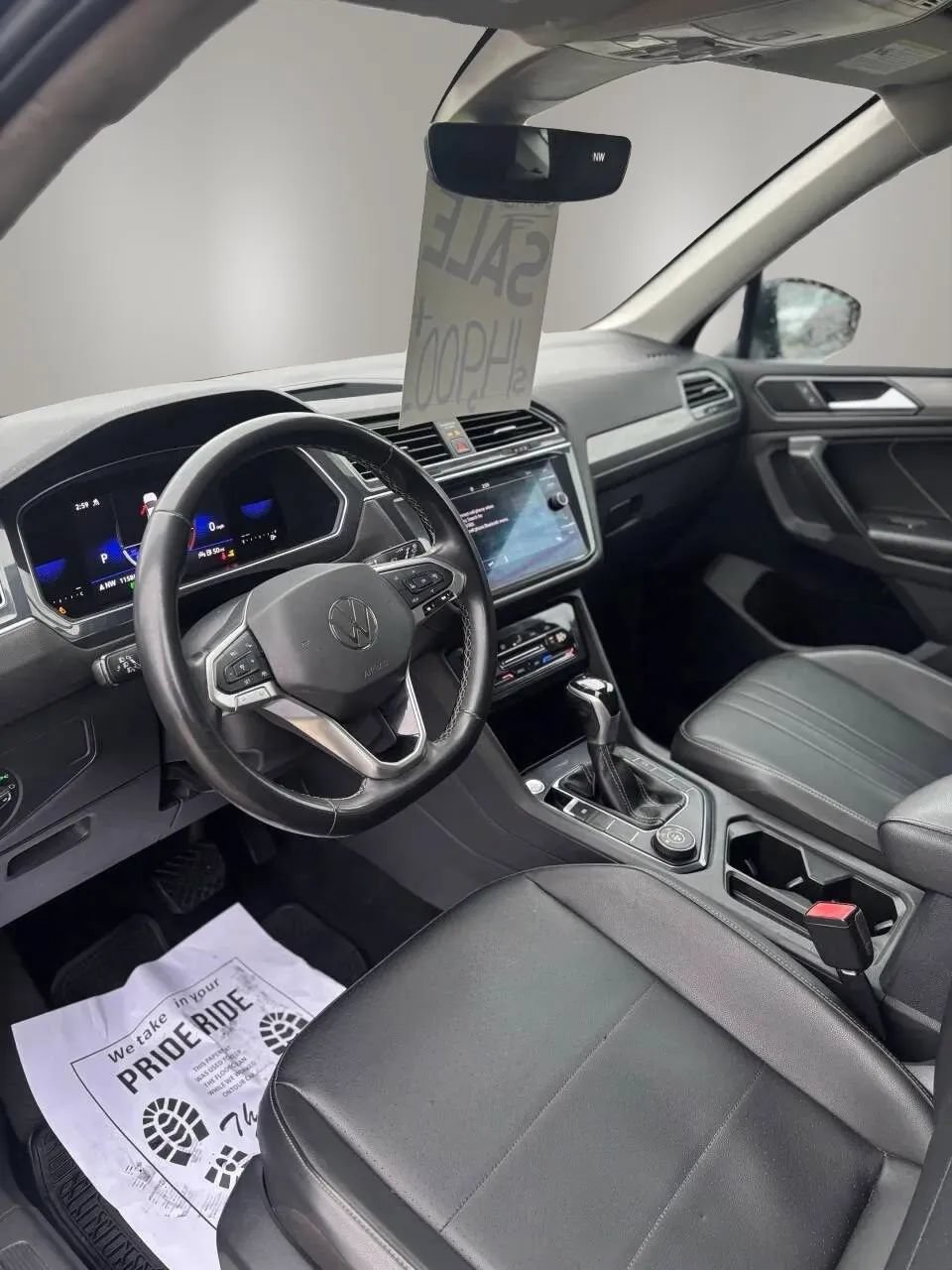 Used 2022 Volkswagen Tiguan SE w/ Panoramic Sunroof Package AWD/4WD image 10