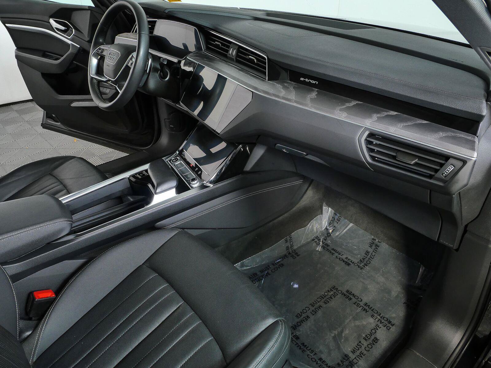 Used 2023 Audi e-tron Premium Plus w/ Premium Plus Package AWD/4WD image 25