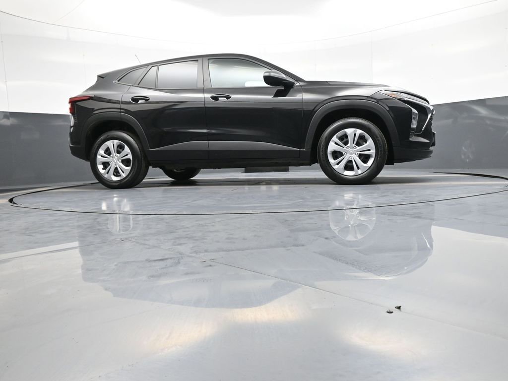 Used 2024 Chevrolet Trax LS w/ Driver Confidence Package image 28