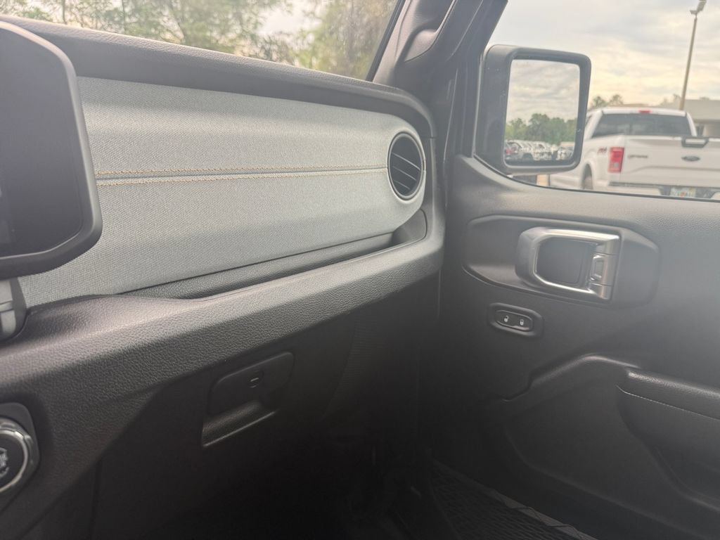 Used 2024 Jeep Gladiator Sport AWD/4WD image 24