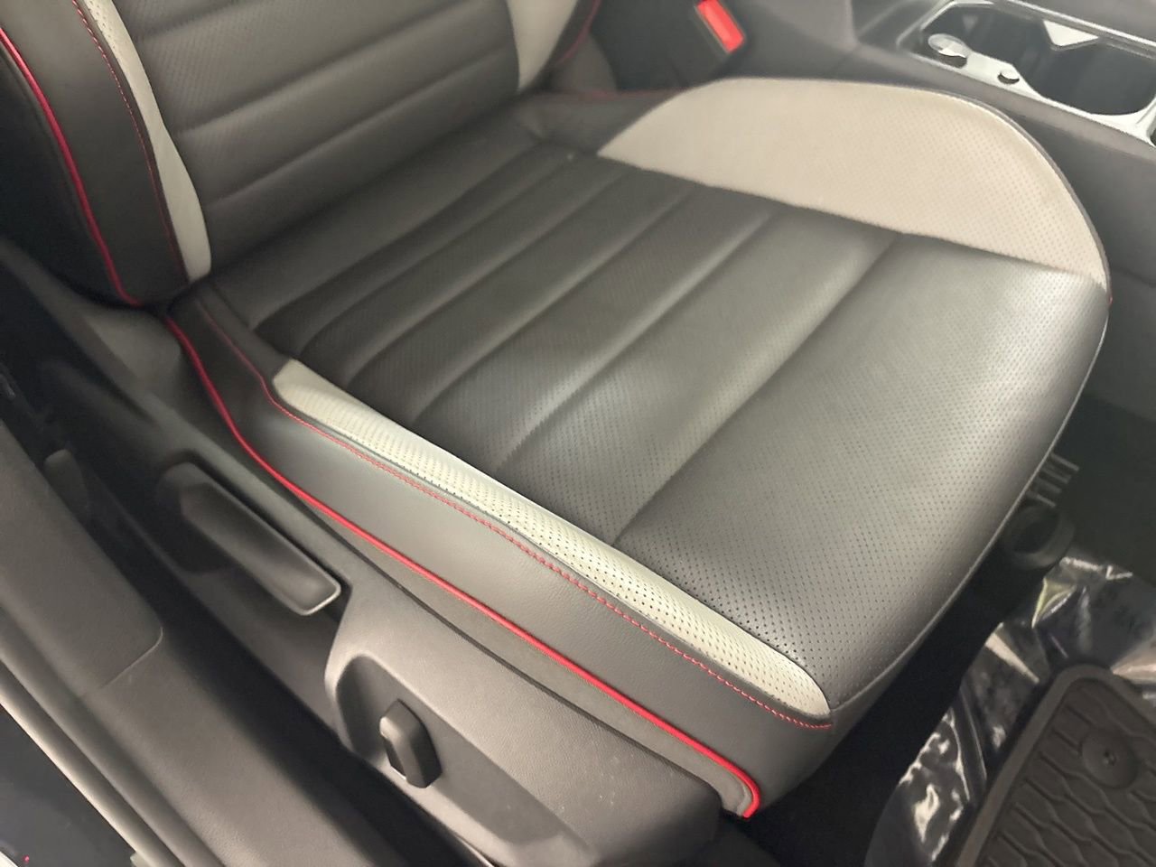 Used 2024 Volkswagen GTI Autobahn image 28