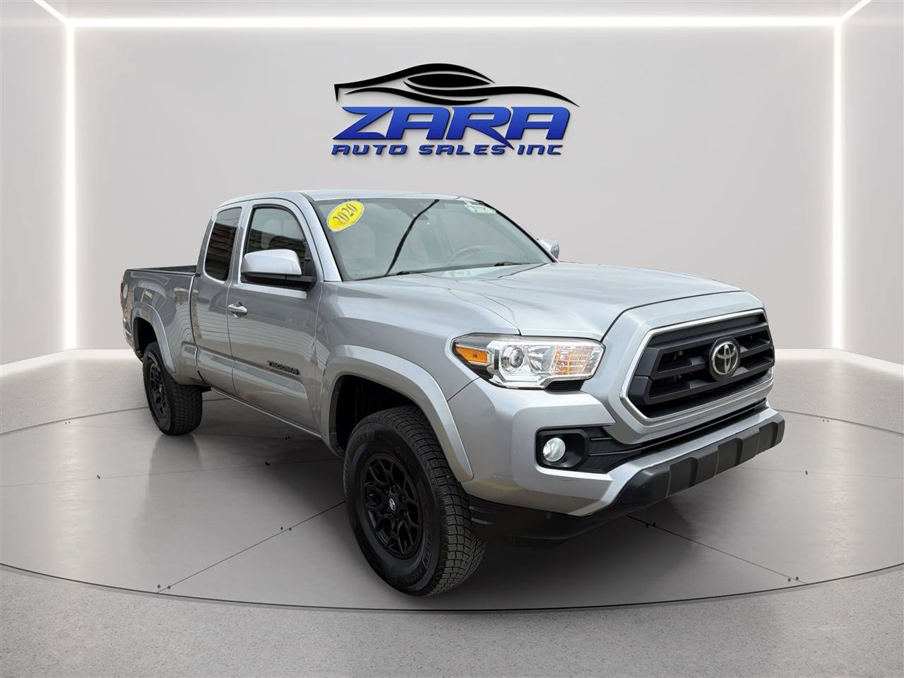 Used 2020 Toyota Tacoma SR5 w/ Blackout Package AWD/4WD image 9