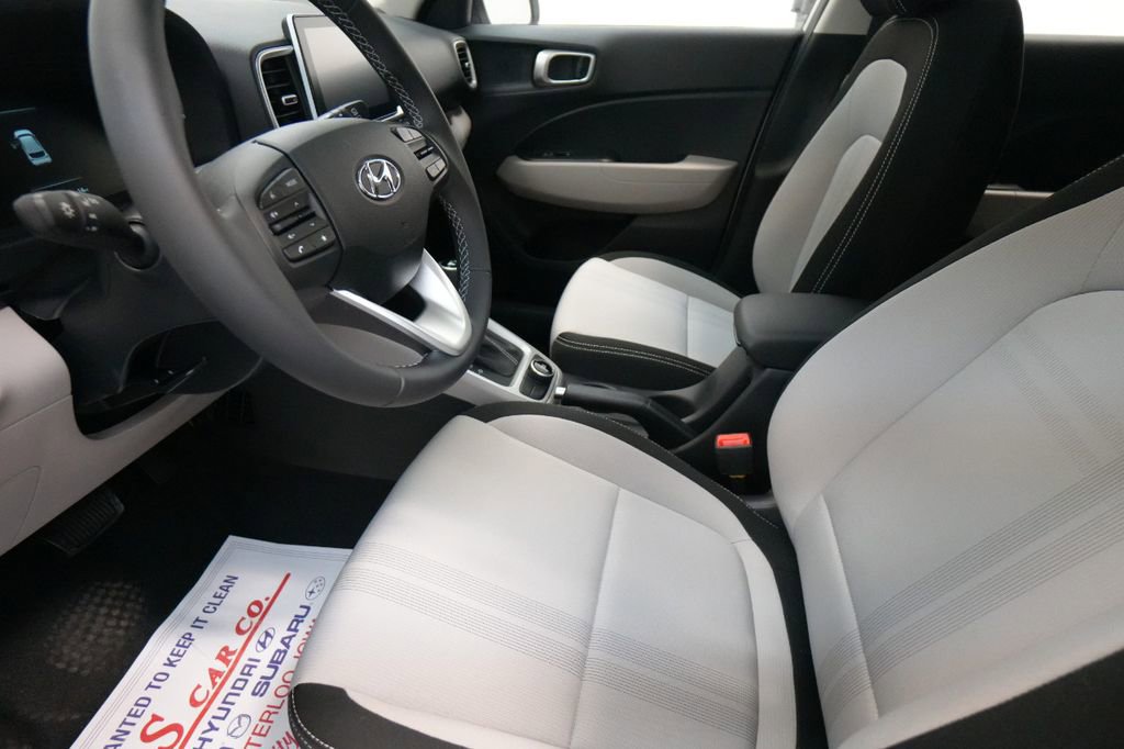 New 2025 Hyundai Venue SEL image 24