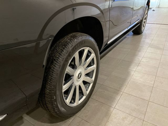 Used 2023 Cadillac Escalade ESV Premium Luxury Platinum image 13