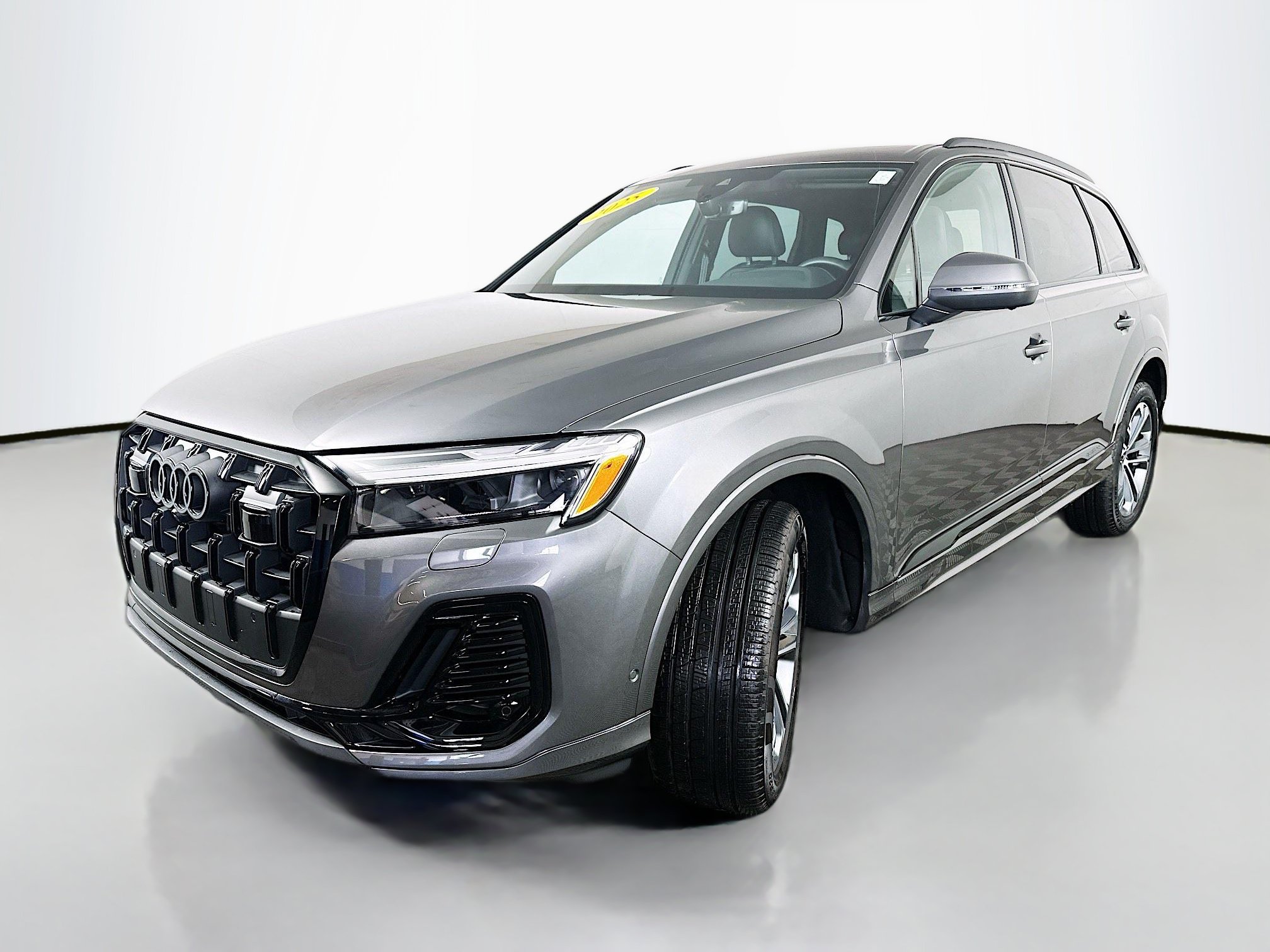 Used 2025 Audi Q7 2.0T Premium w/ Convenience Plus Package AWD/4WD image 3