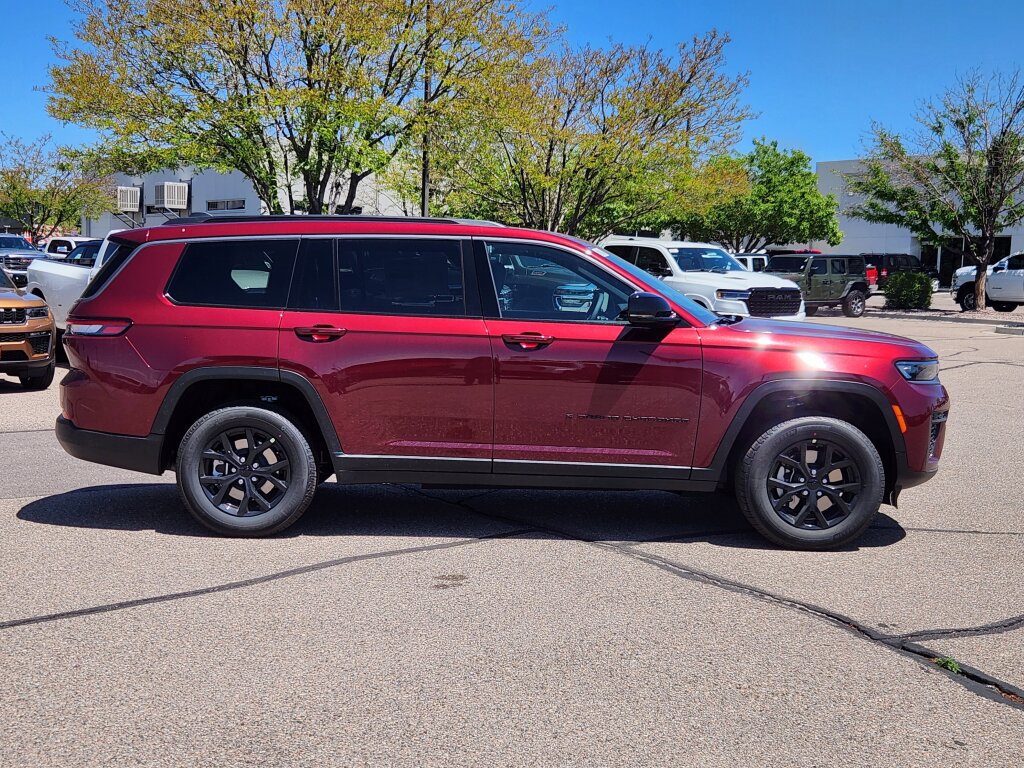 New 2026 Jeep Grand Cherokee L Altitude AWD/4WD image 2