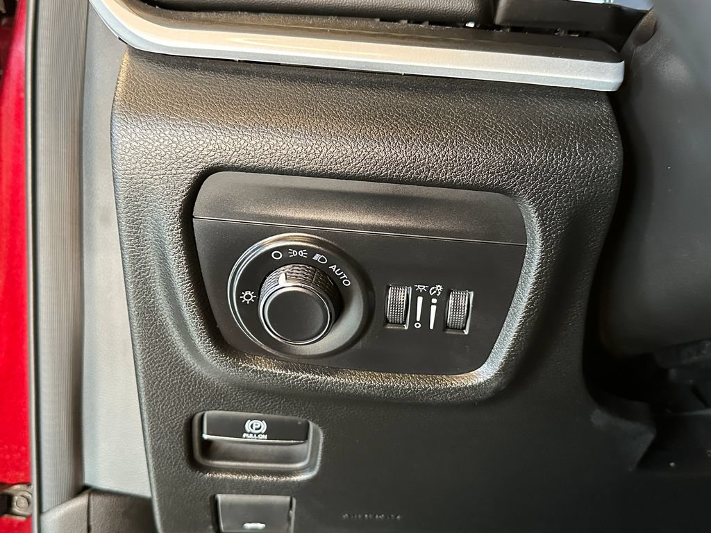 Used 2024 Jeep Grand Cherokee Altitude AWD/4WD image 19