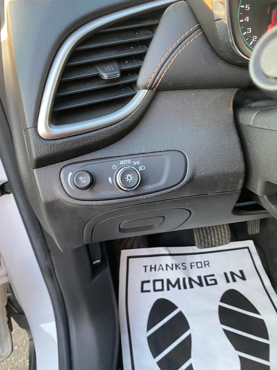 Used 2019 Chevrolet Trax LT w/ LT Convenience Package image 18