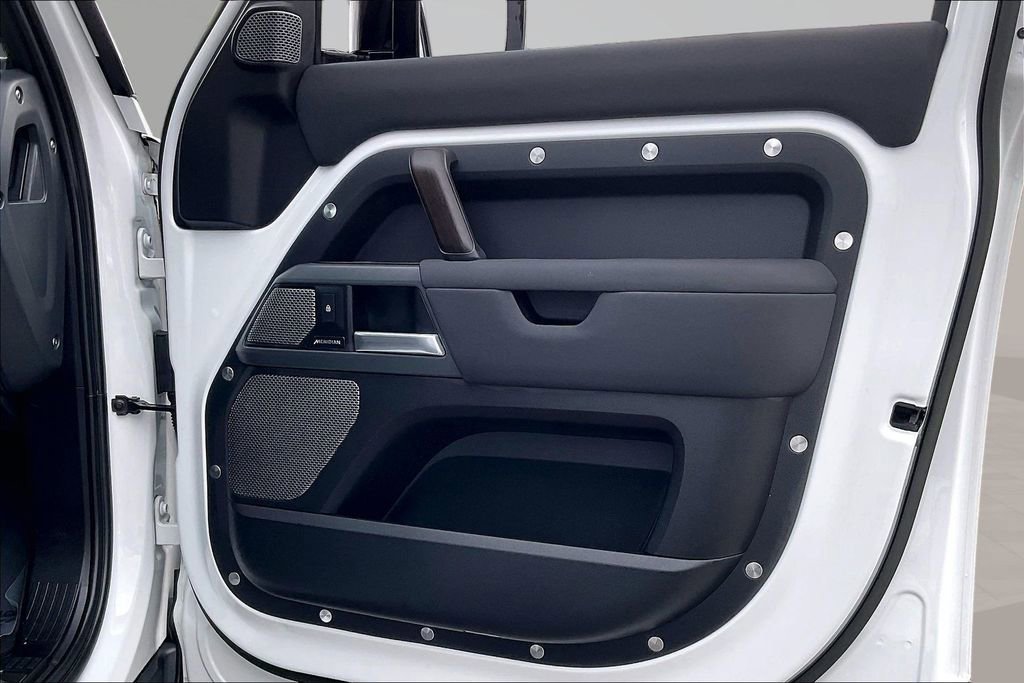 Used 2023 Land Rover Defender 110 X-Dynamic SE image 23