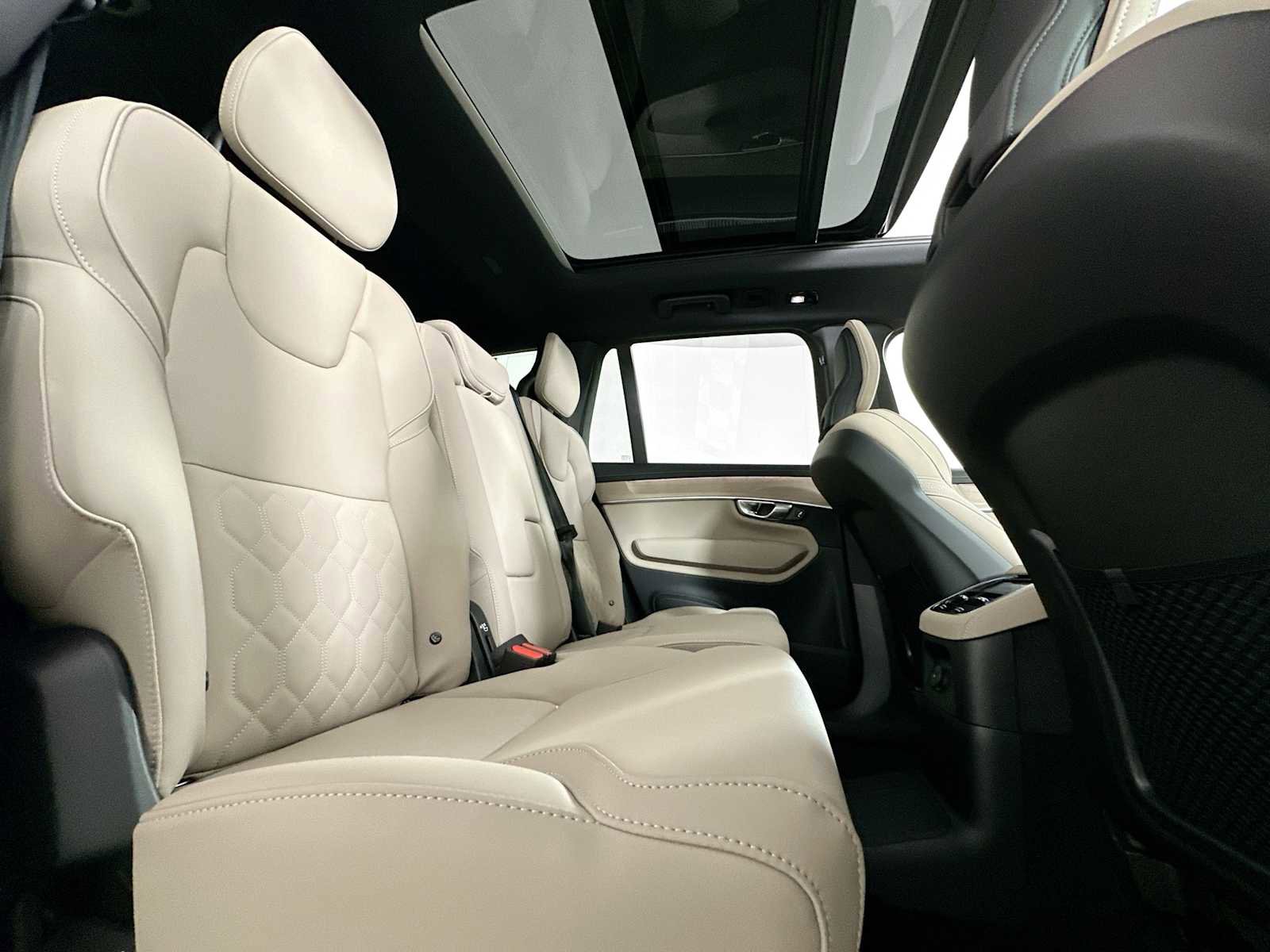 New 2026 Volvo XC90 T8 Plus image 27